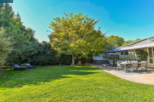 933 Santa Lucia Dr, Concord CA 94523-2366 exterior