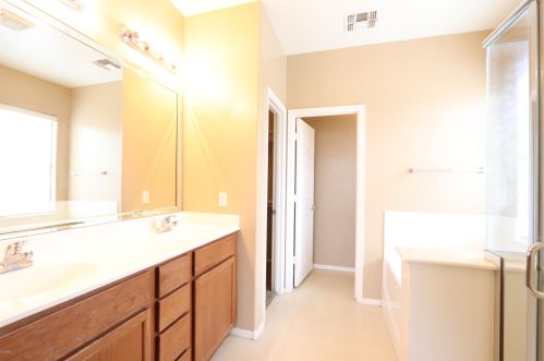 2815 74 Dr, Phoenix AZ 85033-2556 exterior