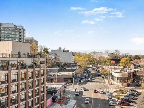 460 236th St, Bronx NY 10470-2106 exterior