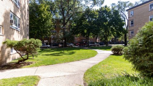 6108 Damen Ave, Chicago, IL 60636-2133