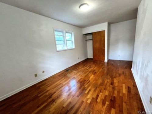 5204 Park Lake Rd, East Lansing MI 48823-3800 exterior