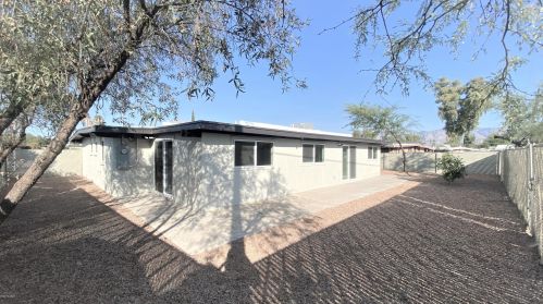 352 Kent Dr, Tucson AZ 85710-2441 exterior