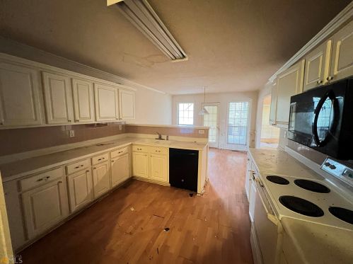 101 Crossing Dr, Stockbridge GA  30281-5880 exterior