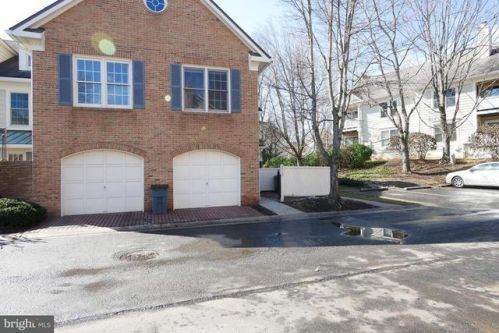 5715 Mayfair Manor Dr, Rockville, MD 20852-5554