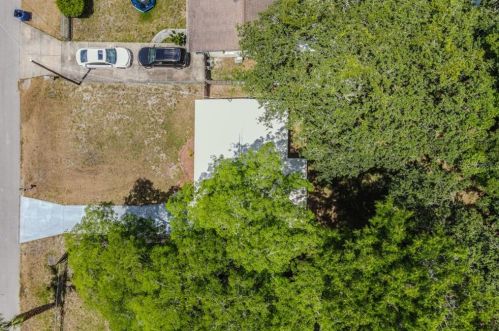 1910 98th Ave, Tampa FL  33612-8354 exterior