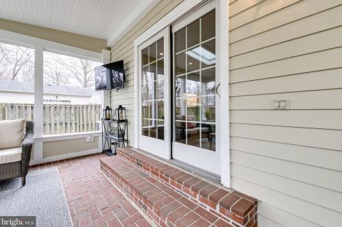 2122 Rampart Dr, Alexandria VA exterior