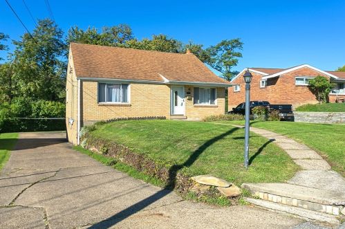 347 Greenway Dr, Pittsburgh, PA 15235-3749