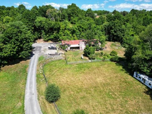 686 Route 17m, Middletown NY 10940-6757 exterior