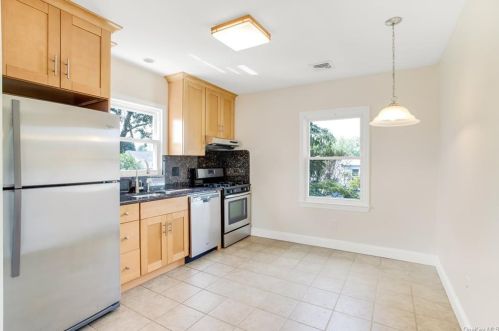 21 Oxford St, Valhalla NY  10595-1815 exterior