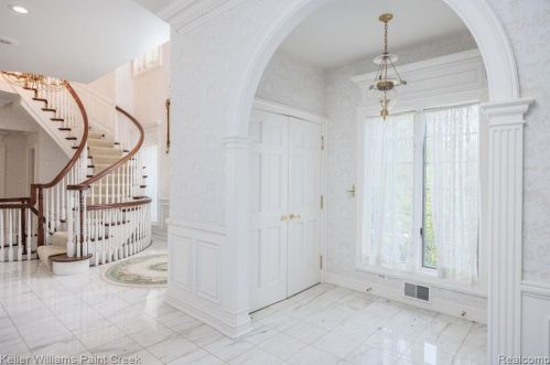 5394 Abbey Rd, Rochester MI 48307-2400 exterior