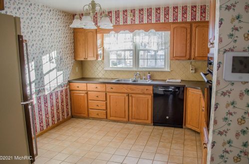 7617 Julie Dr, Kalamazoo, MI 49024-4915