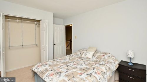 5648 Ridge View Dr, Alexandria VA  22310-1467 exterior