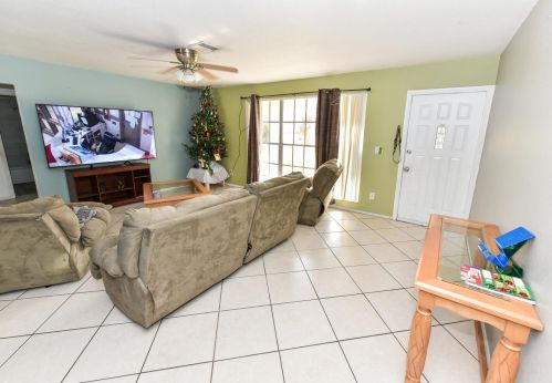 189 Ivanhoe Ct, Fort Pierce FL 34983-2052 exterior