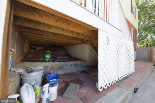 6916 Westhampton Dr, Alexandria VA 22307-1528 exterior