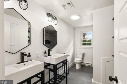 1826 Northbrook Dr, Lancaster PA 17601-5026 exterior