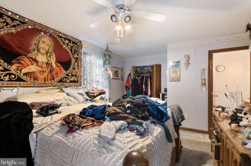 526 Longshore Ave, Philadelphia PA 19111-4424 exterior