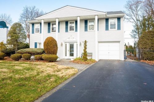29 Wesleyan Rd, Commack NY 11725-2519 exterior