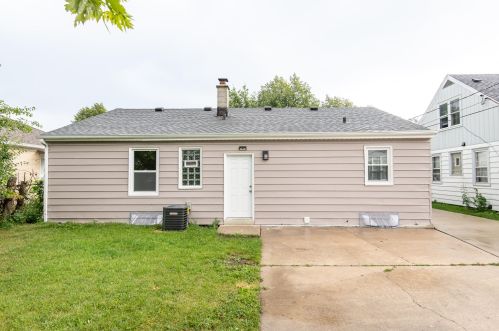 4875 61st St, Milwaukee, WI 53218-4106