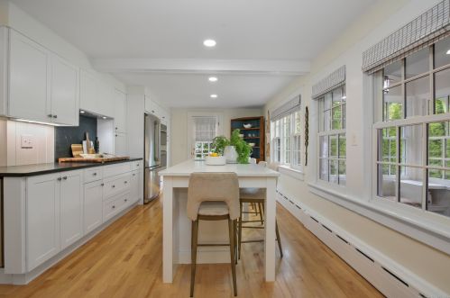 88 Kings Hwy, Westport CT 06880-2422 exterior