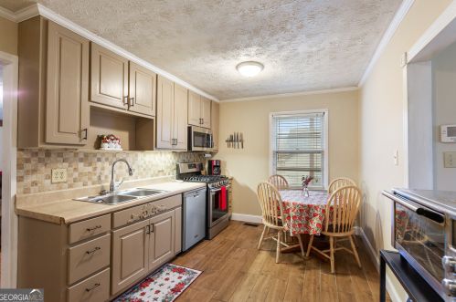 719 Hamilton Ave, Atlanta GA 30344-4144 exterior