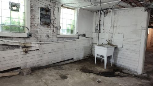 2452 21 St, Milwaukee WI 53206-1557 exterior