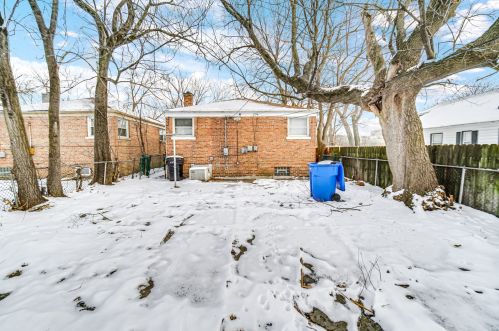 9020 Woodlawn, Chicago IL 60619-7923 exterior