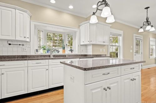 13 Is Hl Ave, Ridgefield CT exterior