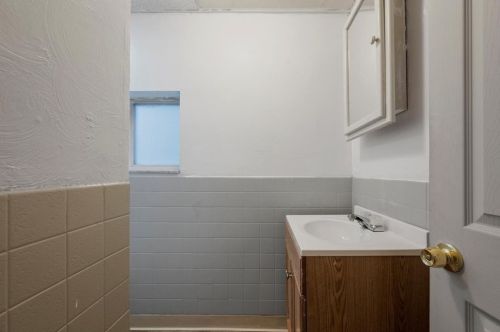 106 Carrick Ave, Pittsburgh PA  15210-4324 exterior