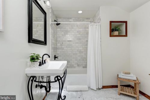 3912 Blackthorn St, Bethesda MD 20815-5056 exterior