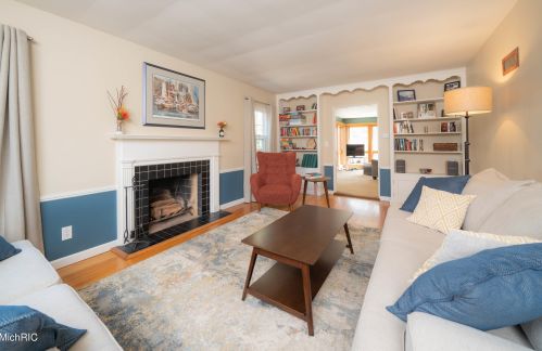 2921 Bronson Blvd, Kalamazoo, MI 49008-2363