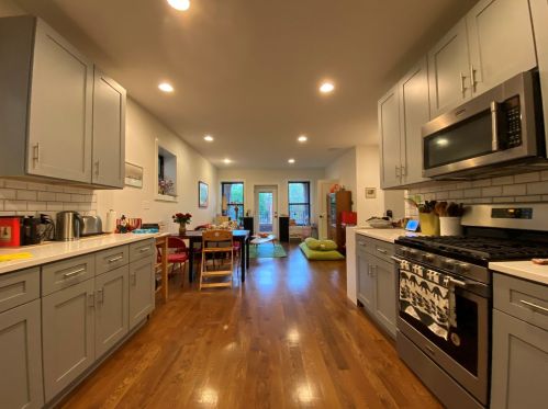 2659 Leland Ave, Chicago, IL 60625-2922