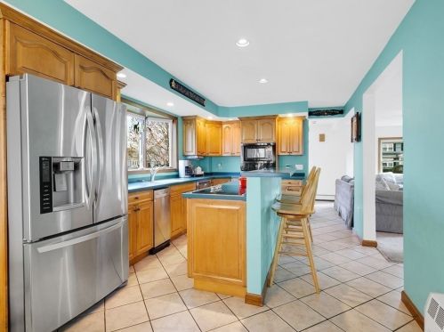 44 Ellsworth Rd, Peabody MA 01960-5321 exterior