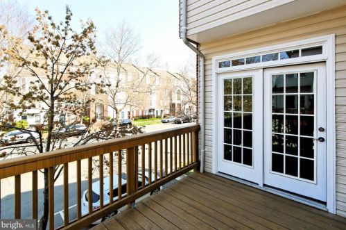 4999 Murtha St, Alexandria VA 22304-8612 exterior