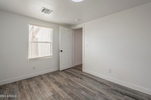 5039 18 Ave, Phoenix AZ 85015-6121 exterior