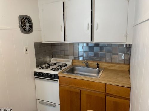 2 Plane St, Kinnelon NJ  07405-1012 exterior