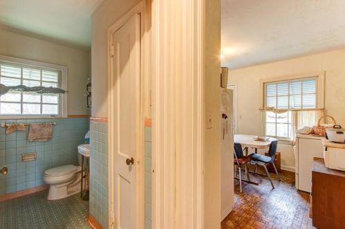 1487 Mercer Ave, Atlanta GA 30337-1515 exterior