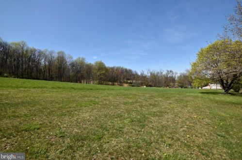 795 Abbottstown Pike, Hanover PA 17331-8235 exterior