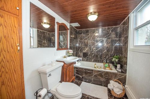 55 Kelsey Ave, Huntington Station NY 11746-1109 exterior