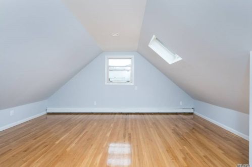 400 Emerson Pl, Valley Stream NY 11580-2805 exterior