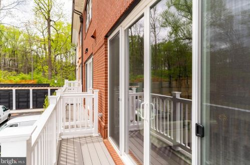 10272 Grosvenor Pl, Rockville MD 20852 exterior