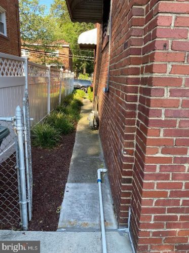 112 48th Pl, Washington, DC 20019-5227