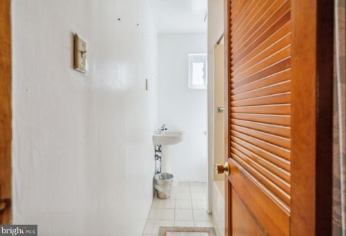 712 Carpenter St, Philadelphia PA 19146-3907 exterior