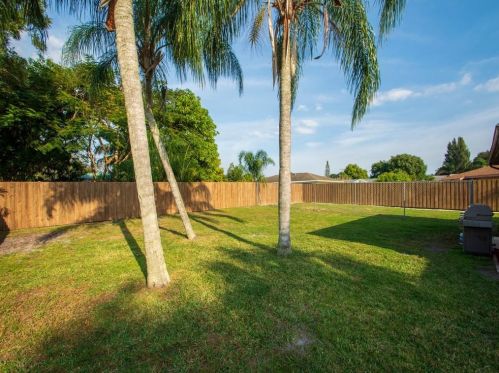 2096 Hideaway Cir, Fort Pierce FL 34952-4802 exterior