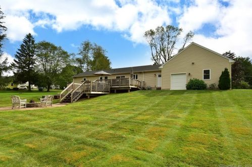 281 Abbe Rd, Enfield CT 06082-5745 exterior