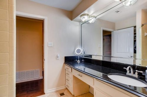 8702 Crst Rdg Cir, Austin TX 78750-3018 exterior