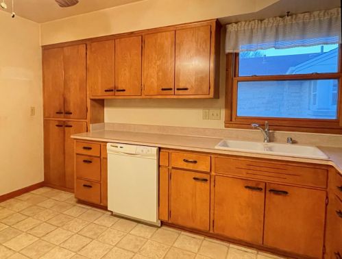 7100 Verona Ct, Milwaukee WI 53219-3932 exterior