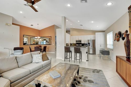 7948 Lando Ave, Boynton Beach FL 33437-6359 exterior