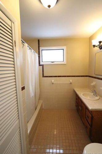 72 Whittlesey Ave, Wallingford CT  06492-3653 exterior