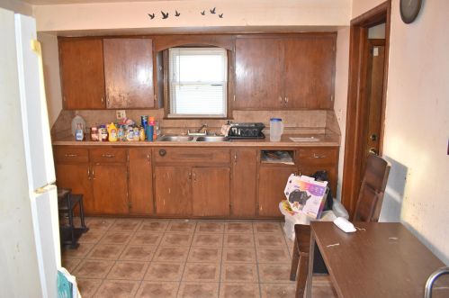 5037 56, Milwaukee WI 53218-4213 exterior