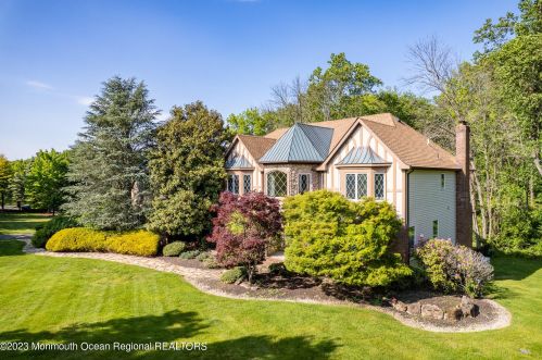 712 Montana Dr, Morganville, NJ 07751-4644